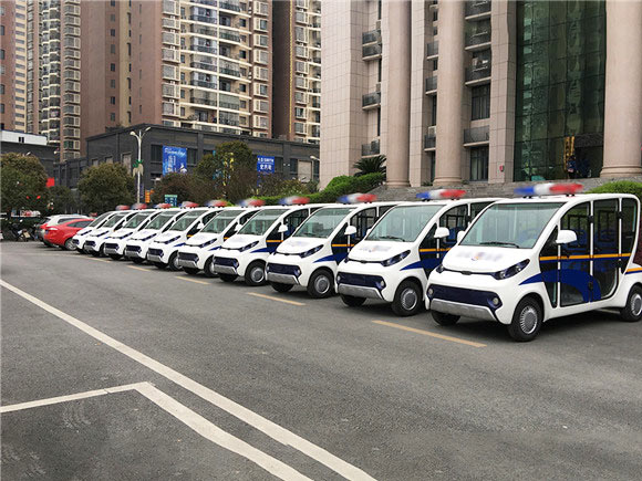 重慶南岸區(qū)人民政府交車現(xiàn)場--5座標準電動巡邏車